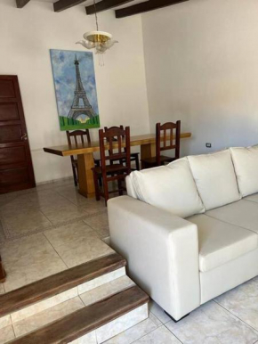 Casa Centro con Pileta y Cochera Solo Familia